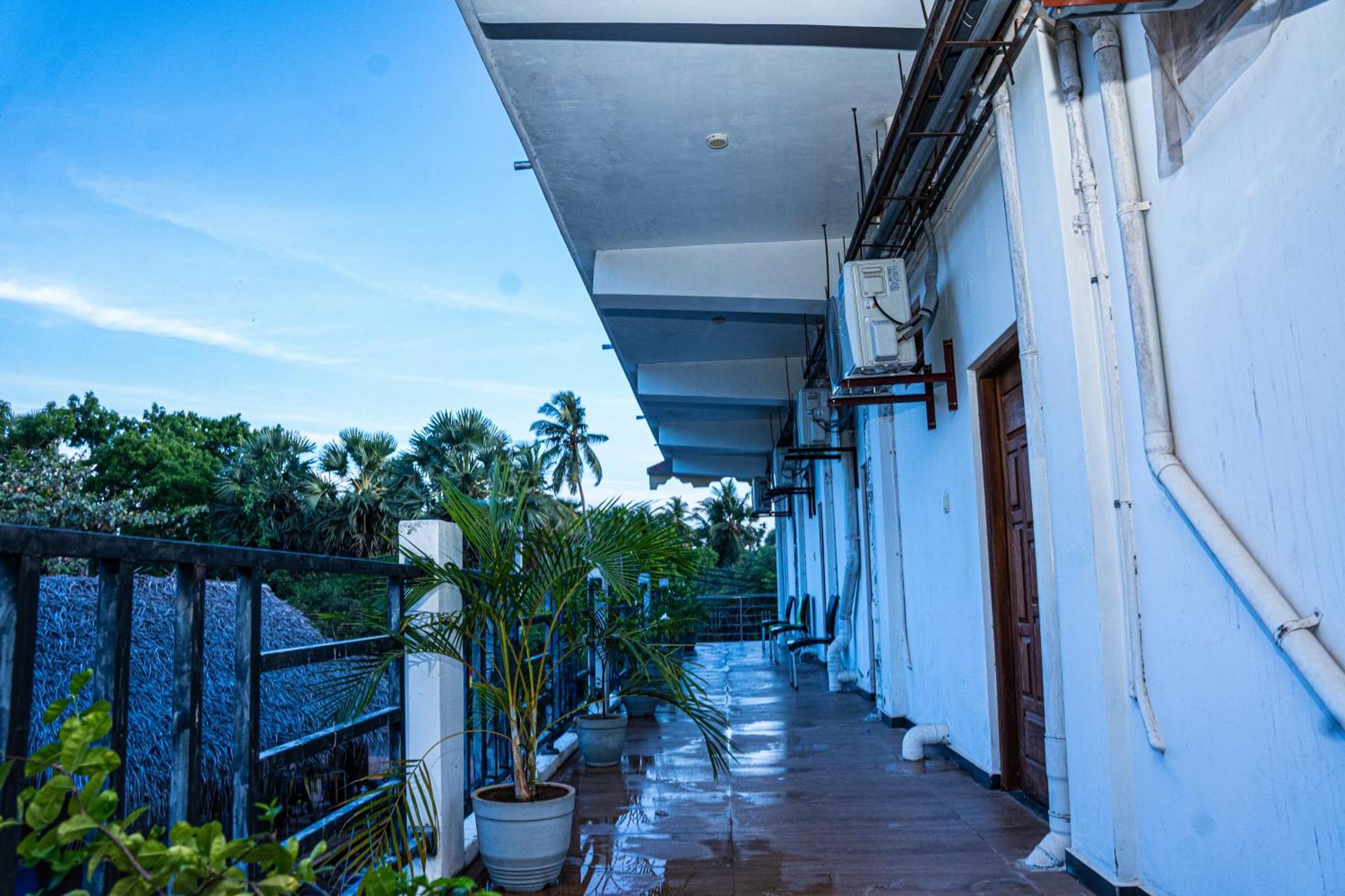 Theevanni Resort Trincomalee Exterior photo