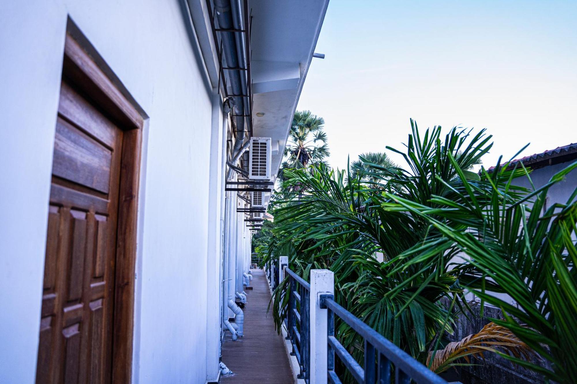 Theevanni Resort Trincomalee Exterior photo