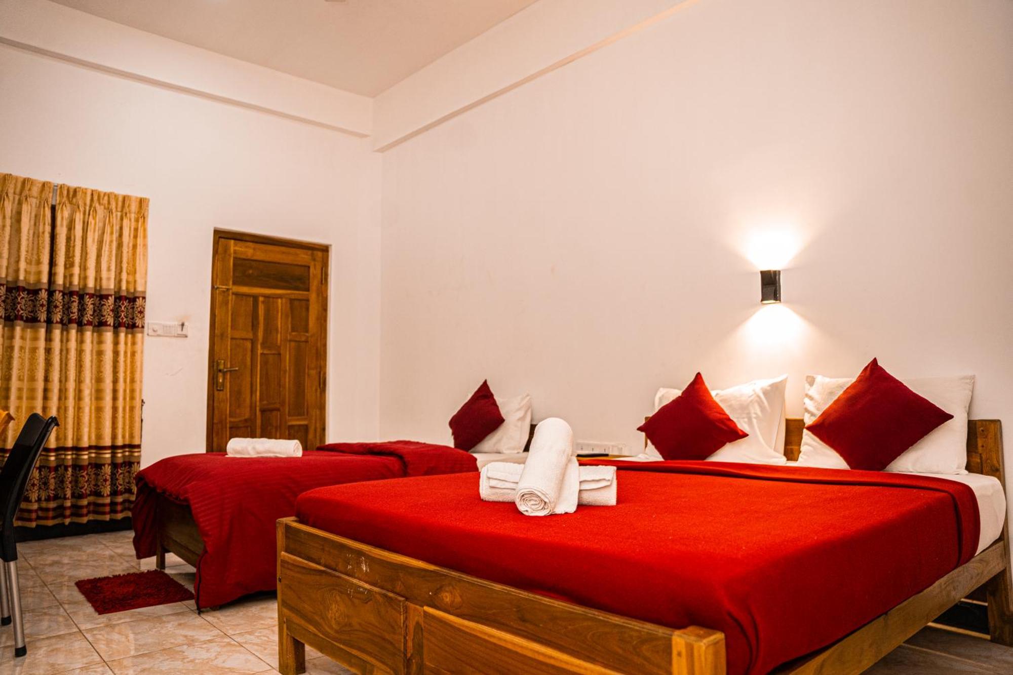 Theevanni Resort Trincomalee Exterior photo